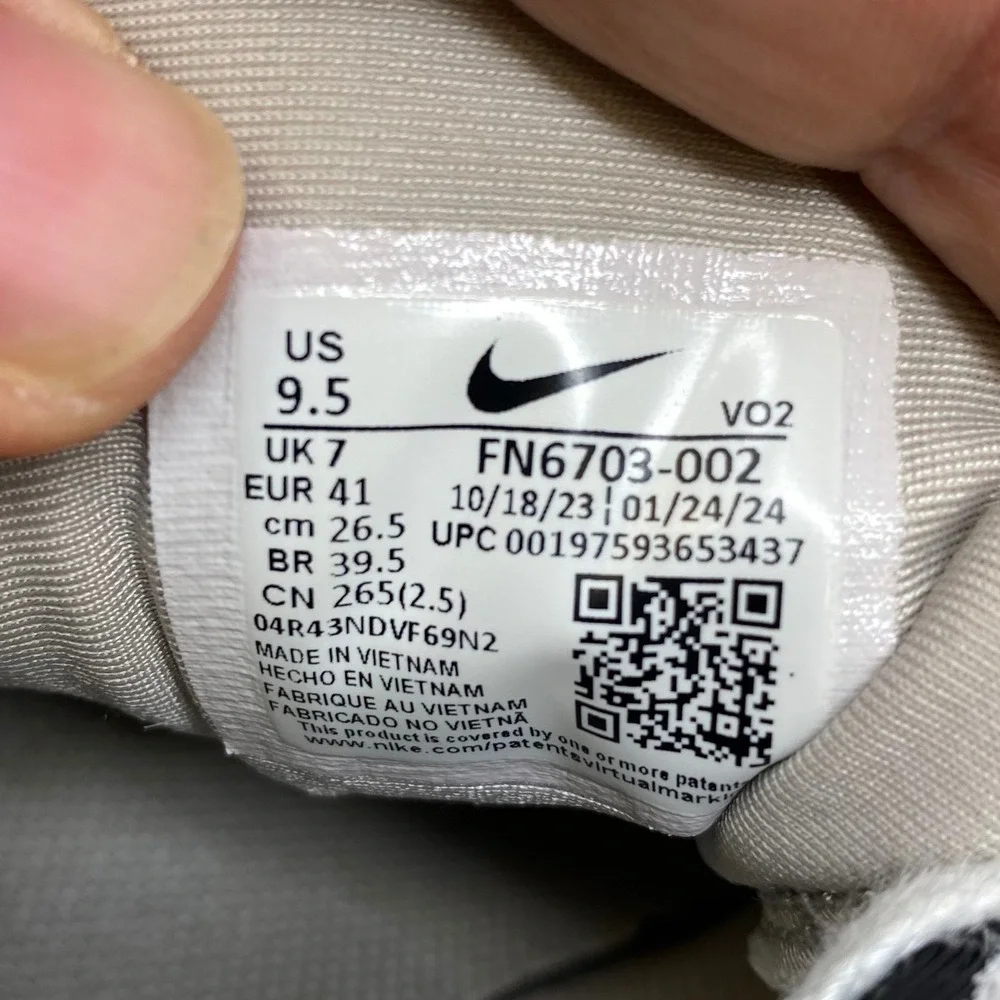 Nike V2K Run Summit‎ White Metallic Silver Womens 9.5 FN6703-002 Retro Sneakers